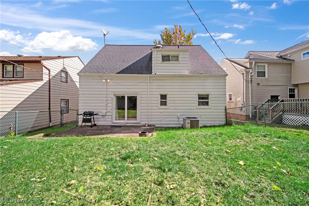 University Heights, Ohio 44118, United States, 3 Bedrooms Bedrooms, ,2 BathroomsBathrooms,Residential,Contingent,39758