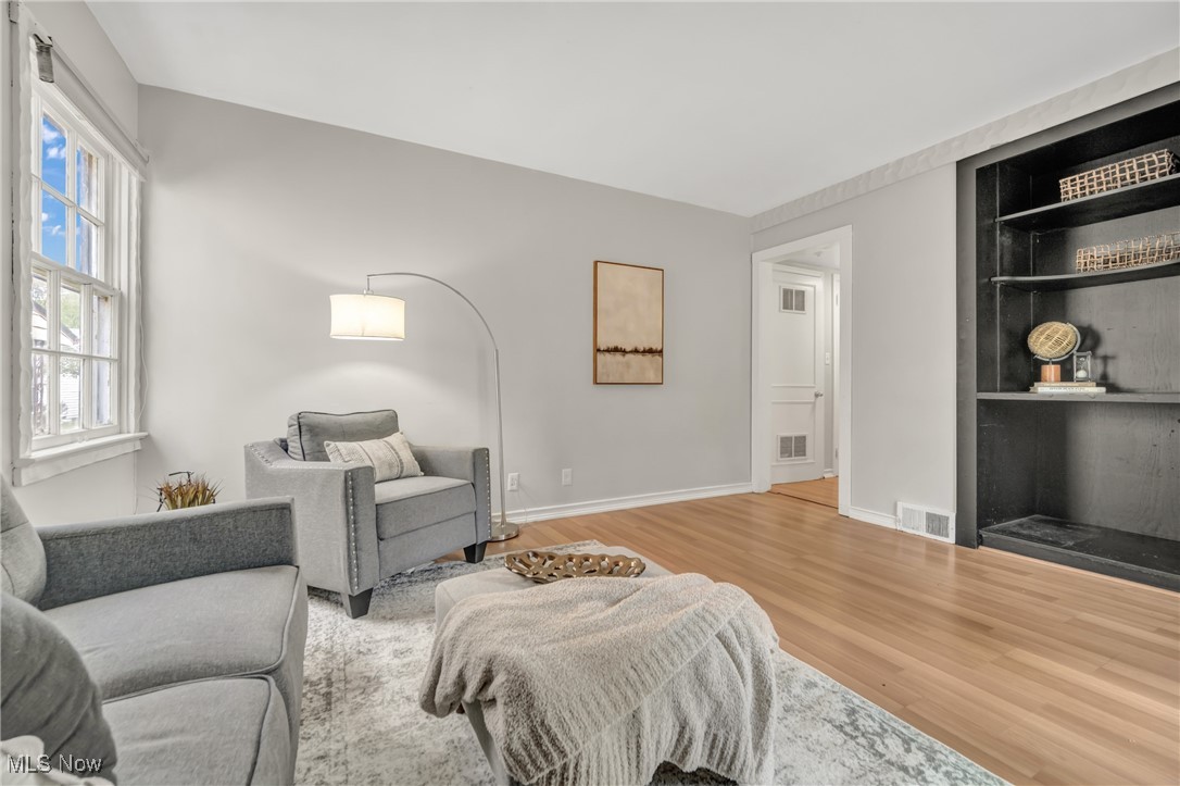 University Heights, Ohio 44118, United States, 3 Bedrooms Bedrooms, ,2 BathroomsBathrooms,Residential,Contingent,39758