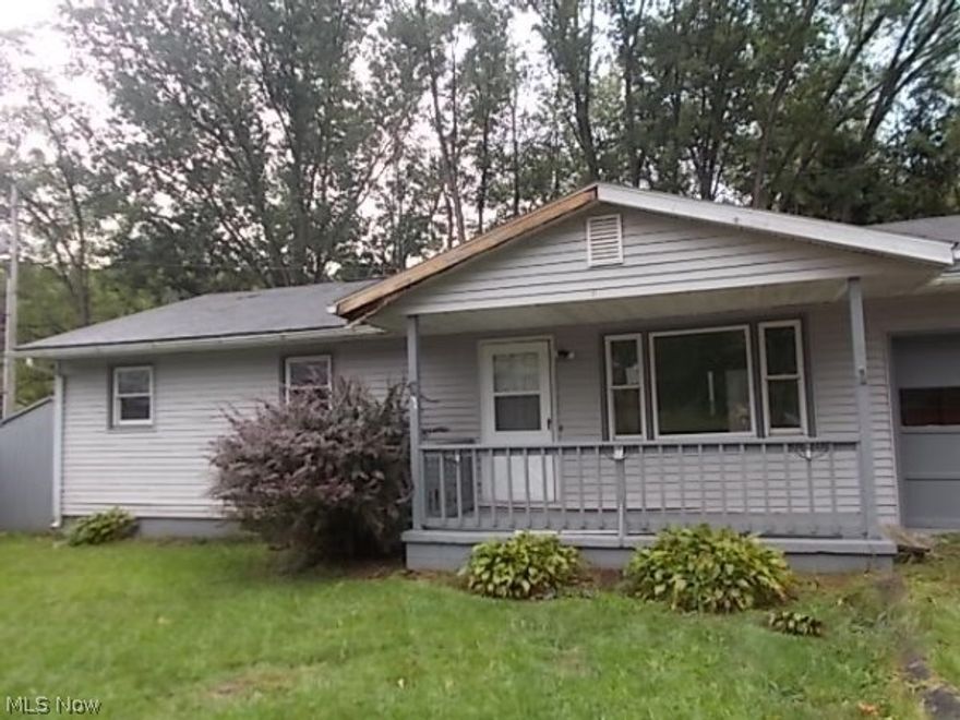 3 Bedroom, 1 Bath Ranch home with large back deck and playhouse. Fenced in yard. 1st floor laundry room off of Eat-in kitchen. Family room can be made back into garage. This property is being offered on an upcoming event. All bids should be submitted at Xome. All properties are subject to a 5% buyer's premium pursuant to the Event Agreement and Terms & Conditions (minimums will apply). Auction dates 12/03/2016 - 12/07/2016