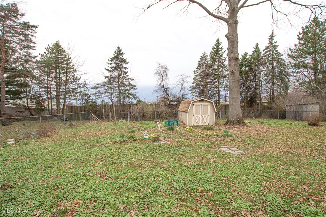 8218 Webster Road, Strongsville, Ohio image 36