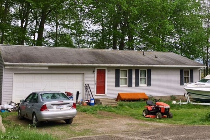 3 bedroom ranch home on nearly half an acre just south of Nashville.

On-line bidding. Call agent for details