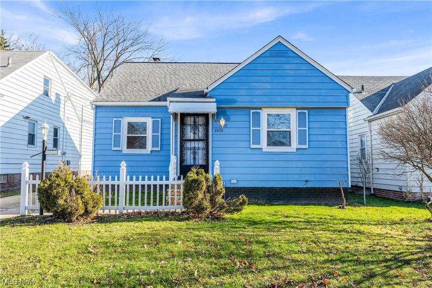 5575 Oakwood Ave, Maple Heights - Spacious 3 bed 2 bath single family home! //

$1200 rent / $1200 deposit //
$49 application fee per adult //
1-2 pets OK with approved PetScreening and PetFee.(Some breed restrictions apply per HUD guidelines). //
NO SMOKING //
1 time $149 non-refundable set up fee paid at lease signing //

*** MOVE-IN DATE 21-60 DAYS OUT TO ACCOMMODATE REQUIRED CITY COMPLIANCE WITH CITY OF MAPLE HTS. - MOVE-IN DATE TBD, NO EXCEPTIONS. ***

$30/month required resident benefit package; can include personal property/liability insurance for an additional $5/month for $35/month total. //

All applicants are required to fill out a PetScreening application, found on our website/app before being processed. Even if you have NO pets - this app must be filled out. 1-2 pets OK w/ approved PetScreening & PetFee (Some breed restrictions apply). 1 time, non-refundable pet fee of $200-500 per animal applies to all pets & must be paid prior to or when you pay your 1st month rent. (No fee for qualified assistance animals) //

Our application is processed through secure site: Findigs. They require ID & income verification. Without this, your app will not be processed. They offer 24/7 chat support on their app directly if you have any questions //

BEDROOMS: 3
BATHROOMS: 2 
APPLIANCES PROVIDED: Microwave
UTILITIES / RESIDENT RESPONSIBILITY: Residents are responsible for all utilities including: water/sewer/trash, gas & electric and are responsible to maintain lawn care, maintenance & snow removal. Serious inquiries only.