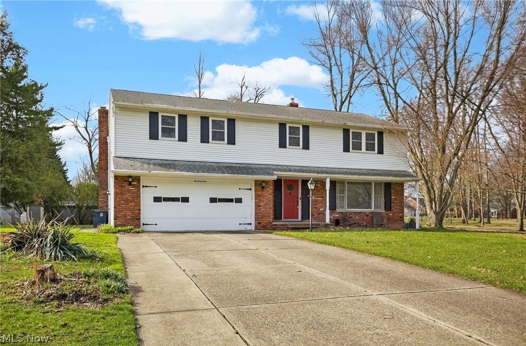 Photo of 1044 Linden Lane, Lyndhurst, OH 44124 (MLS # 5196370)