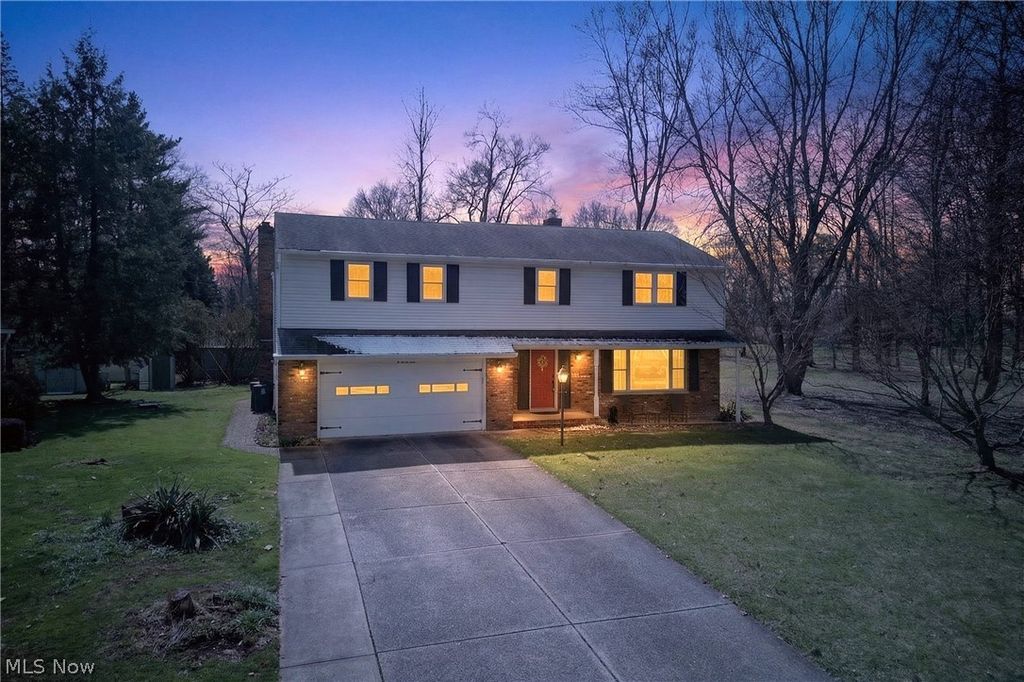 Photo of 1044 Linden Lane, Lyndhurst, OH 44124 (MLS # 5196370)