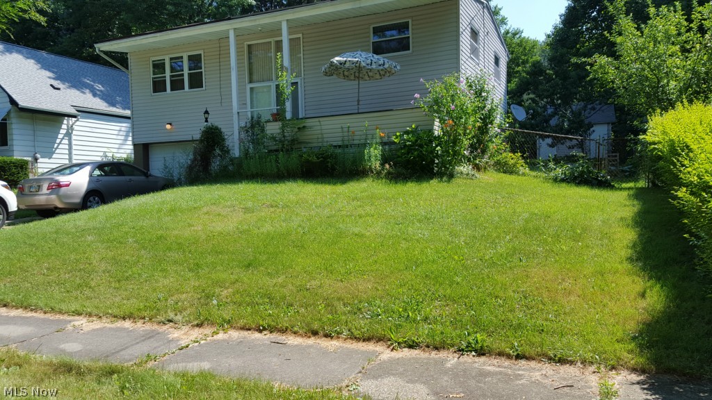 This super nice bi-level home has newer roof and vinyl siding, and is move-in ready! This house features a living room open to the dining room with kitchen next to it which has a back door to rear yard. There is a dramatic vaulted ceiling in the main living areas. The nice galley kitchen has a tiled backsplash. There are 4 bedrooms and two full baths, which is great for multi generational families since there are 2 bedrooms and full bathroom on the upper level and 2 bedrooms and full bathroom on the lower level as well. There is also a laundry room with utility sink on the lower level with direct access to the one car garage. The backyard has a storage shed and plenty of room for your own gardens and has several fruit trees as well. Great home for your family! Why pay rent when you can live in your own home cheaper than rent! Make your private appointment today or call your favorite realtor for personal tour!
Estimated Value direct from Realist Report:
RealAVM™ (1): Average Value $