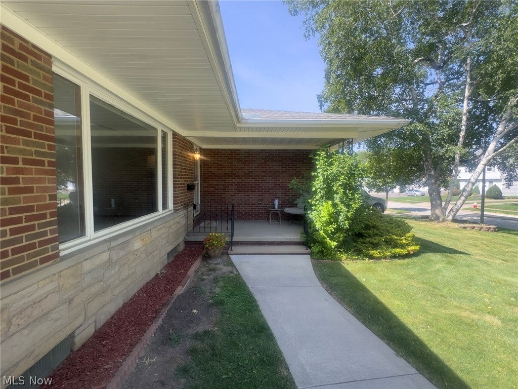 Photo of 2588 17th Street, Cuyahoga Falls, OH 44223 (MLS # 5223373)