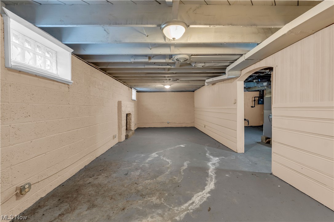 Maple Heights 01 - Residential Lease