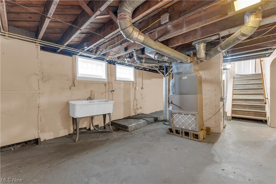 Maple Heights 01 - Residential Lease