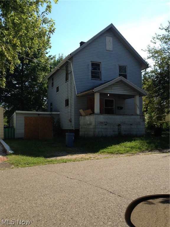 Main image without alt text