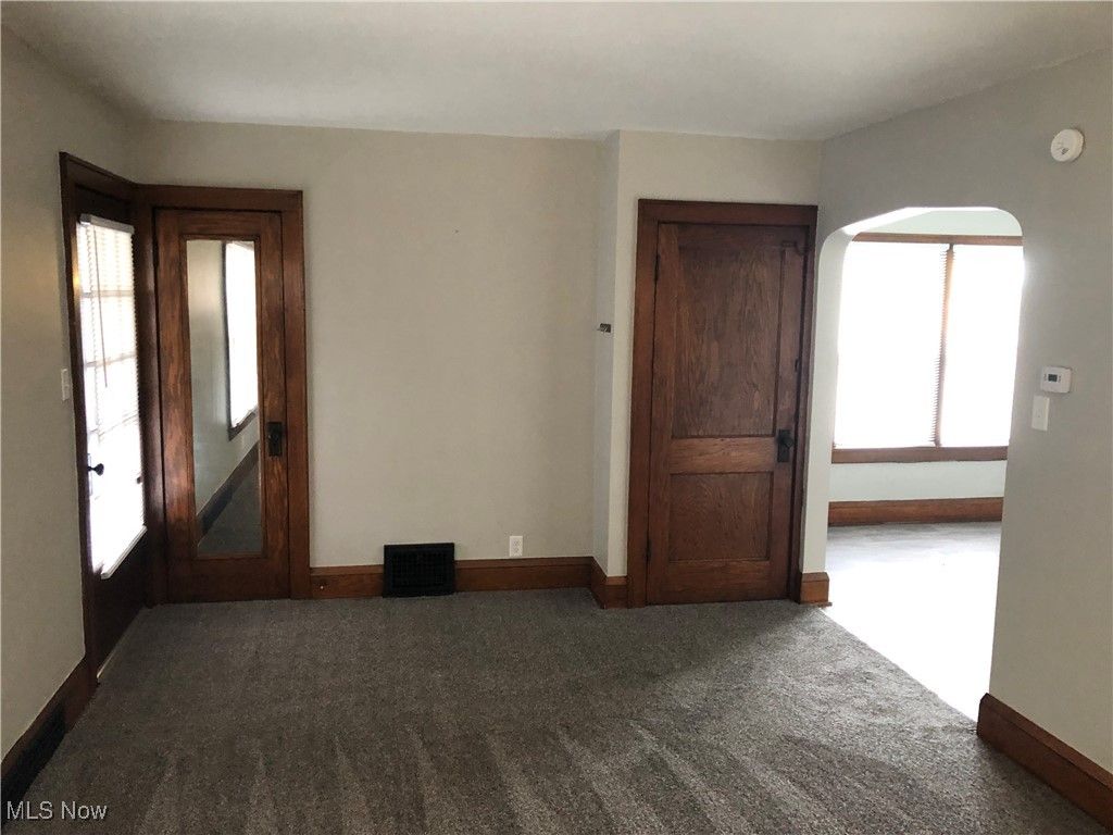 Photo of 1214 Roslyn Avenue SW, Canton, OH 44710 (MLS # 5177088)