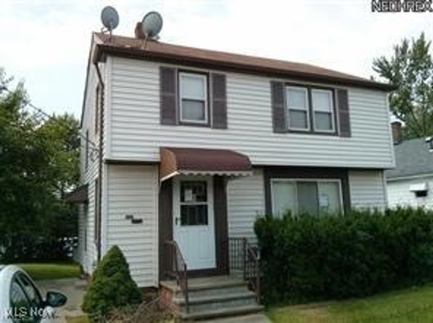 Stately 3 bedroom vinyl sided colonial. Spacious living room and dining room. Hardwood floors. Full basement, Central Air. Great location, walking distance to park, playground, pool, tennis courts, library and public transportation. Tenant occupied by long term tenant. Tenant pays $1,485.00 per month plus all utilities. Lease expires on 11/30/2025. Please do not disturb tenants