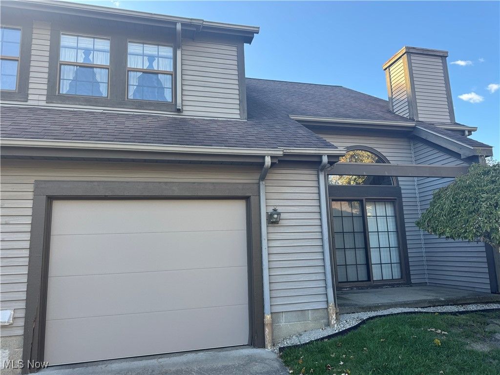 Photo of 3811 Northwoods Court NE #4, Warren, OH 44483 (MLS # 5182198)