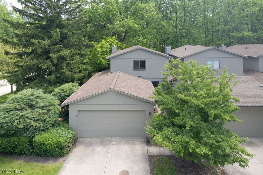 Photo of 19533 Idlewood Trail #20-1, Strongsville, OH 44149 (MLS # 5206097)