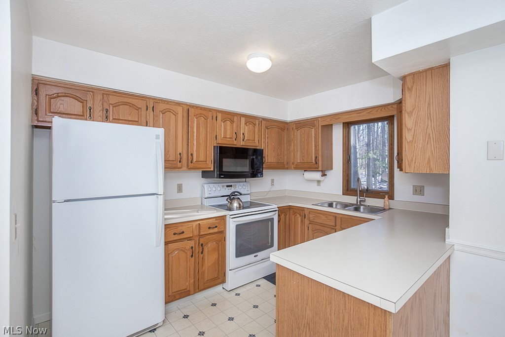 Pineview Court Condo - Residential