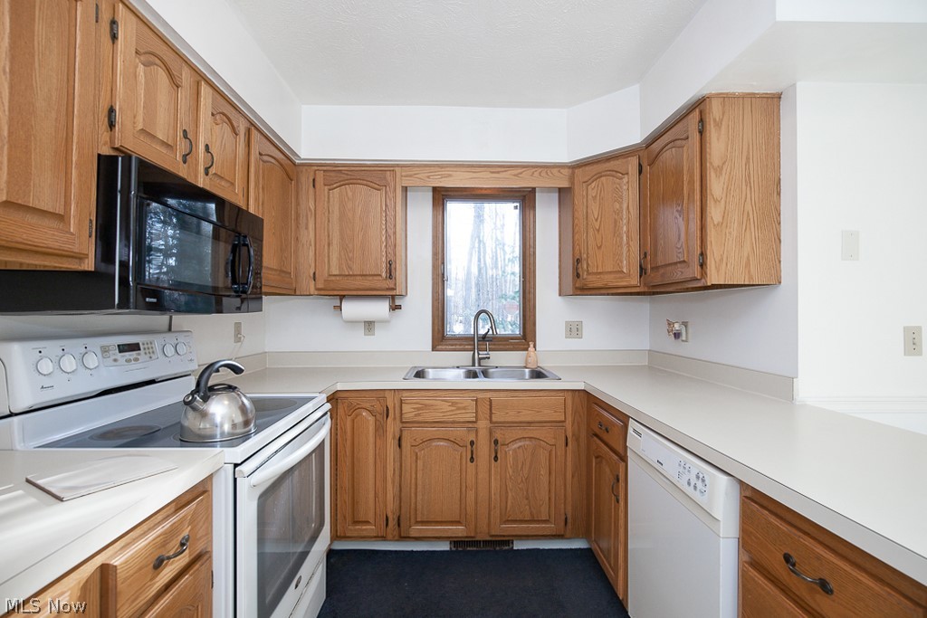 Pineview Court Condo - Residential