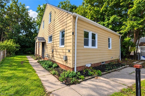 Homes For Sale - 10502 Park Heights Road<br/> Cleveland, OH 44104