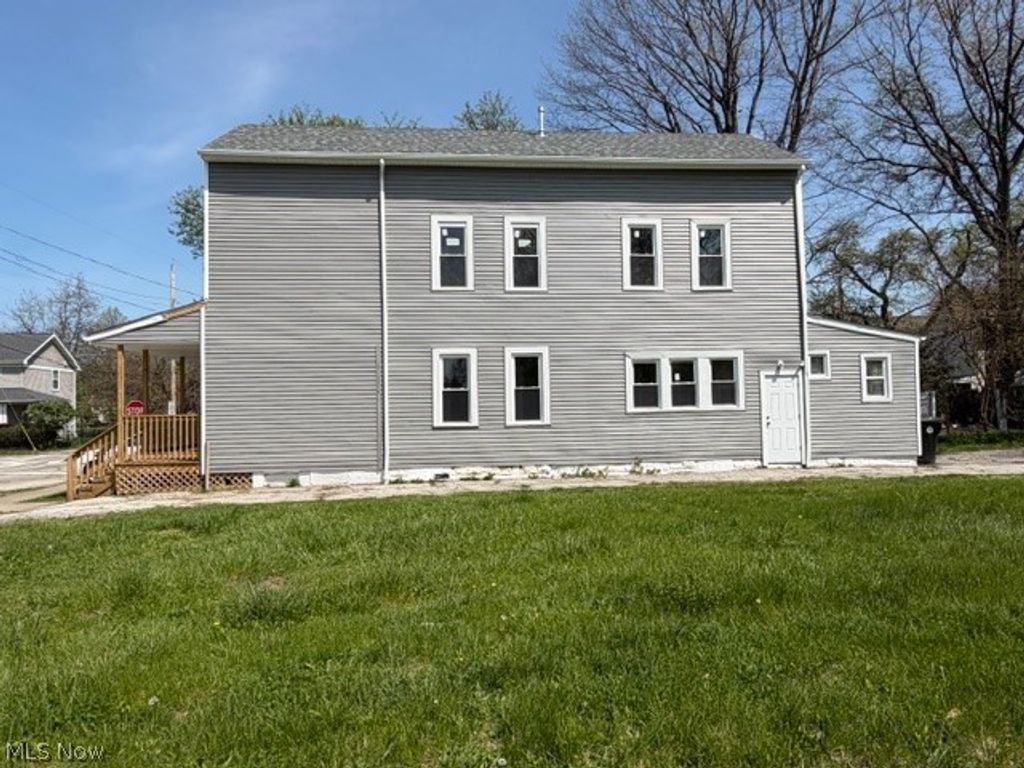 Photo of 1427 E 92nd Street, Cleveland, OH 44106 (MLS # 5204616)