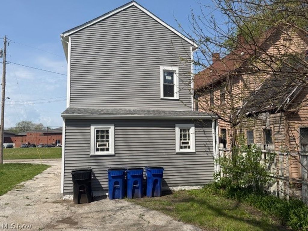 Photo of 1427 E 92nd Street, Cleveland, OH 44106 (MLS # 5204616)