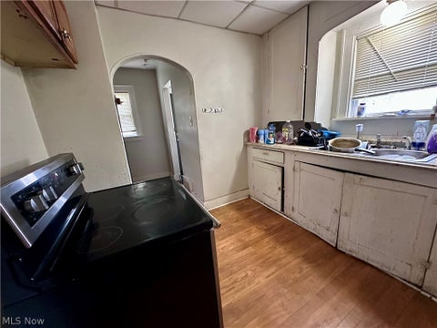 Tiny photo for 1127 East Avenue, Akron, OH 44307 (MLS # 5245829)