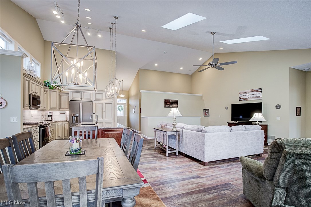 Wheaton Pl/Creekstone Condos - Residential