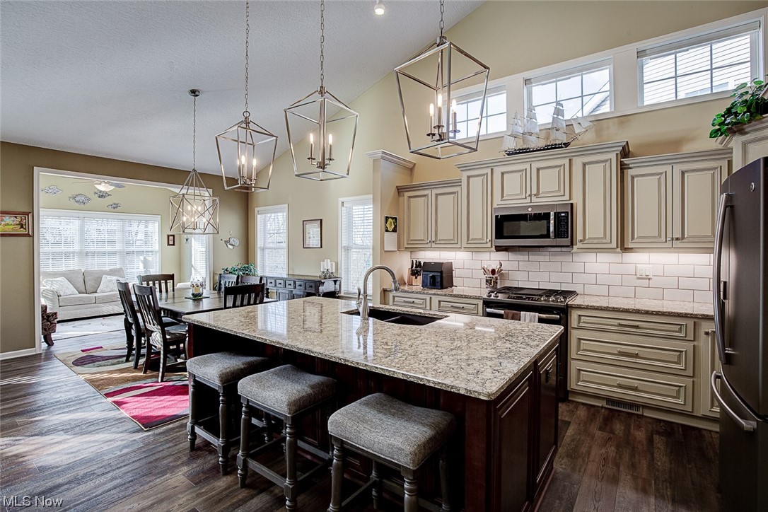 Wheaton Pl/Creekstone Condos - Residential