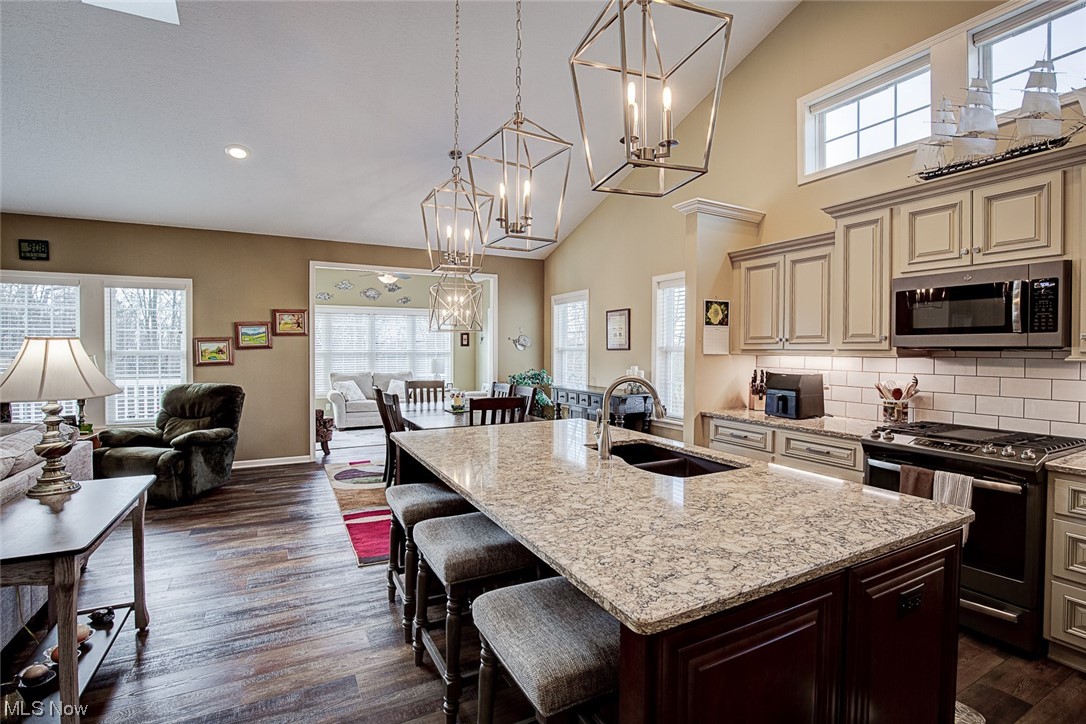 Wheaton Pl/Creekstone Condos - Residential