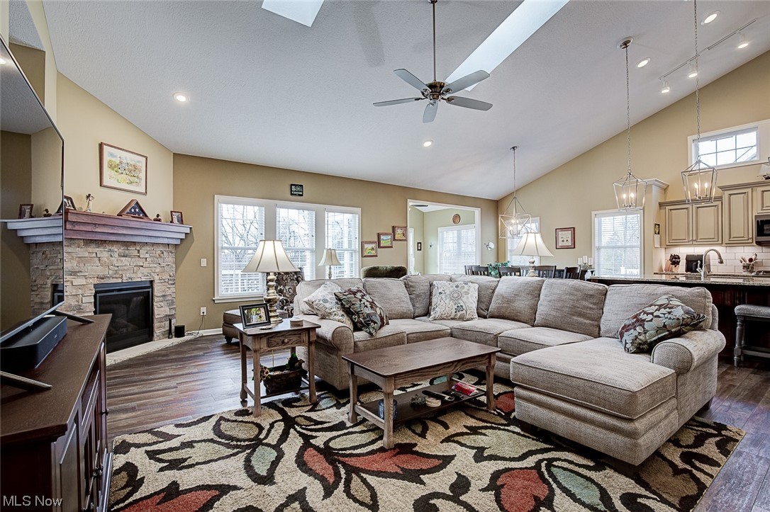 Wheaton Pl/Creekstone Condos - Residential