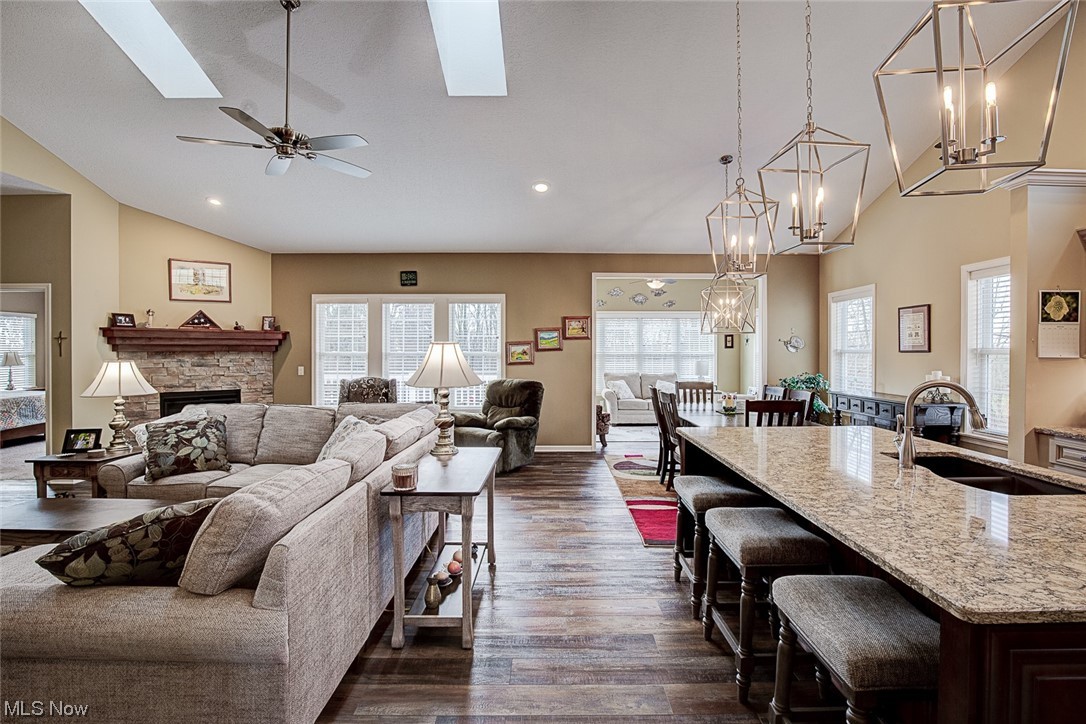 Wheaton Pl/Creekstone Condos - Residential