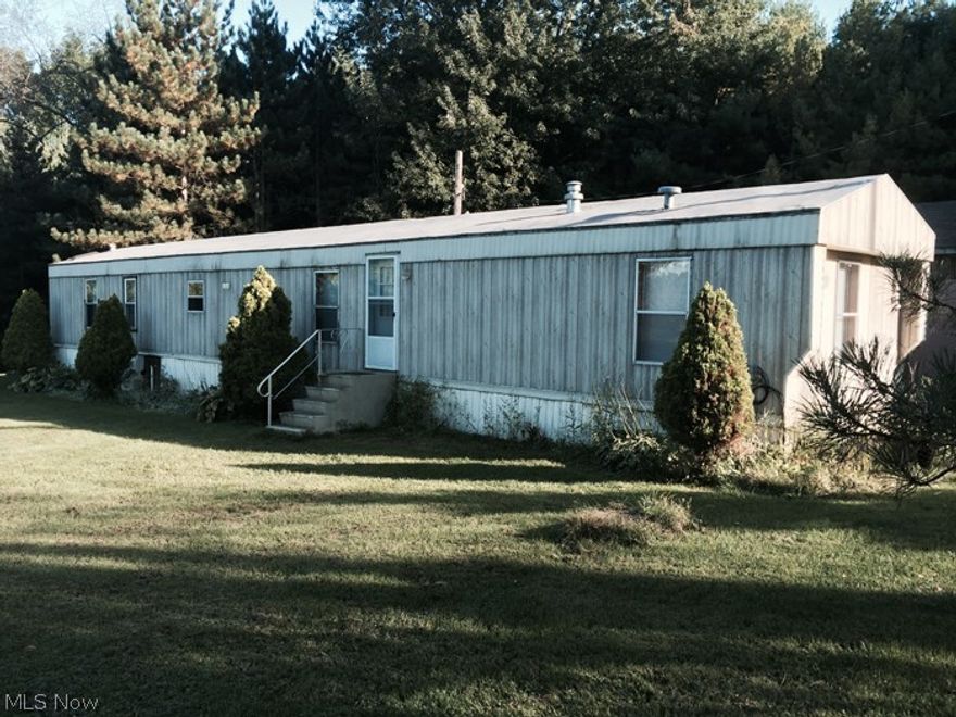 Absolute auction, all sells to the highest bidder on location:  MONDAY – OCTOBER 27, 2014 – 5:30 PM 1995 3 Bdrm, 2 Bath 14 X 75 Mobile Home on 1.27 Acres – 24 X 24 Pole Building – Storage Shed – Nice Lot – Knox Twp - WBLS TERMS ON REAL ESTATE: 15% down auction day, balance due at closing. Buyer's premium of 10% to be added to the final bid to establish the purchase price. Any desired inspections must be made prior to bidding. All information contained herein was derived from sources believed to be correct.