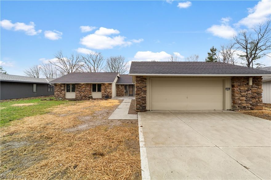 4 bedroom 2.5 bath Ranch Style Home
No Basement
New Driveway, updated kitchen and bath
Freshly painted, new carpet and vinyl flooring throughout
Washer and dryer included

ALL ELECTRIC HOME