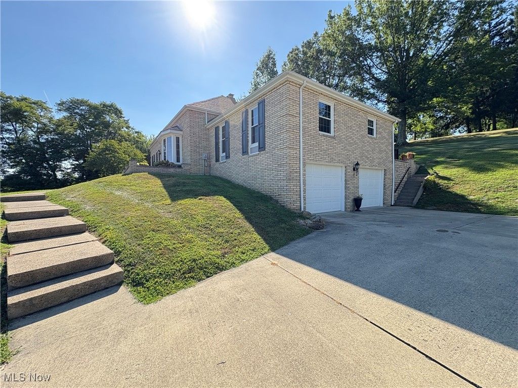Photo of 47728 Morningside Drive, St Clairsville, OH 43950 (MLS # 5164448)