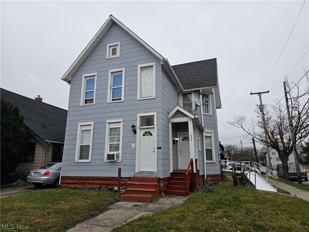 Investment opportunity for this duplex. Rent is month-to-month and this property is priced to move. House is being sold "As-Is". All information is deemed to be accurate, but is not guaranteed.