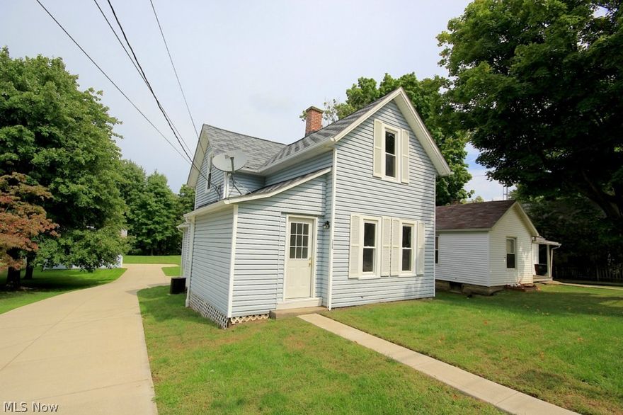 Bright and neutral 3-4 bedroom home is ready for a new owner! The updated kitchen has custom counters, fresh paint, sleek stainless sink
and is fully applianced. The first floor features a remodeled bath, laundry area, formal dining room and office which could be another bedroom. 
Nice deck leads to the deep backyard and oversized garage. Call today for a private showing.