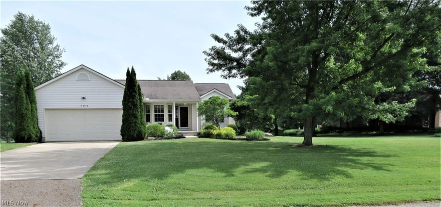 Beautifully situated, one-owner home in Louisville! Get ready to call this one, "Home"!! This "move-in ready" showpiece has an open concept floor plan with vaulted ceilings and large windows throughout for amazing amounts of natural light and also features a conveniently positioned large deck just off the dining room, making it just perfect for entertaining! Another plus is the convenience of one-floor living! The beautiful Master Bath offers both, a garden tub and walk-in shower! Interested in expanding your living space? wait until you see the size of this basement! Here is where your creativity can run wild! Want an additional family room? Game room? Man Cave? She Hive?... you can have any or all of that and still have room for storage! This home has 2 parcels, totaling just shy of 1/2 acre and on top of that, the vacant land behind the property provides for a tremendous view! Microwave (7/2020) Radon Mitigation System (7/2020) New well pressure tank and strand filter (8/2020).
Sel