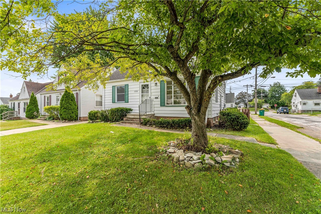 15700 Maplewood Ave Maple Heights - Spacious 3 bed 1 bath home! //
$1350 rent / $1350 deposit //
$49 application fee per adult //
NO SMOKING //
1 time $149 non-refundable set up fee paid at lease signing //
*** MOVE-IN DATE 30-60 DAYS OUT TO ACCOMMODATE REQUIRED CITY COMPLIANCE WITH CITY OF MAPLE HTS. - MOVE-IN DATE TBD, NO EXCEPTIONS. *** //
$30/month required resident benefit package; can include personal property/liability insurance for an additional $5/month for $35/month total. //
All applicants are required to fill out a PetScreening application, found on our website/app before being processed. Even if you have NO pets - this app must be filled out. 1-2 pets OK w/ approved PetScreening & PetFee (Some breed restrictions apply). 1 time, non-refundable pet fee of $200-500 per animal applies to all pets & must be paid prior to or when you pay your 1st month rent. (No fee for qualified assistance animals) //
Our application is processed through secure site: Findigs. They require ID & income verification. Without this, your app will not be processed. They offer 24/7 chat support on their app directly if you have any questions //
This single family home with eat-in kitchen that comes with a stove and fridge! 3 bedrooms and 1 full bathroom! Basement with washer/dryer hook ups! //
Resident pays all utilities including water/sewer/trash, gas and electric and maintain lawn and snow removal. //
Serious inquiries only.