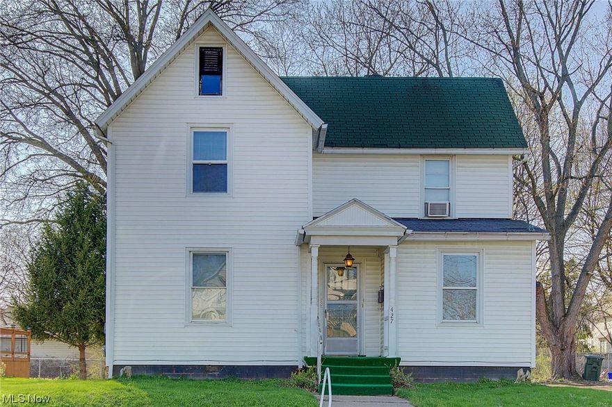 Check out this great investment opportunity! This 4 unit home is just waiting for an investor to make it their own! Convenient location. 2 units fully occupied. 24 hours notice for all showings. Call and schedule your showing today!