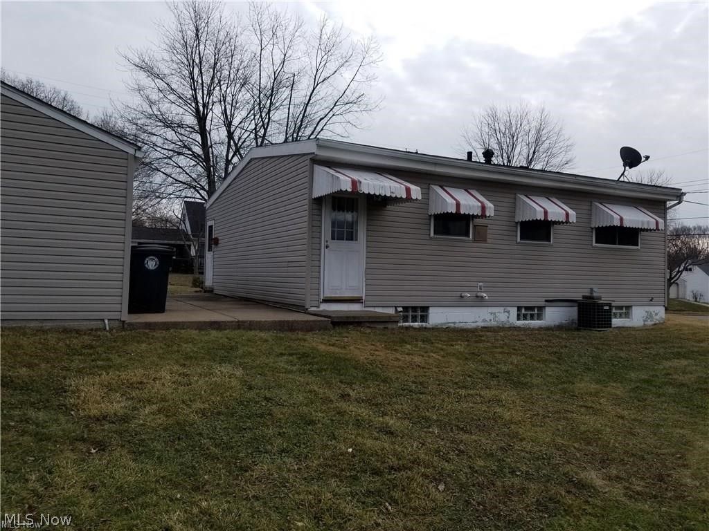 Photo of 2912 Clearfield Avenue, Akron, OH 44314 (MLS # 5192370)