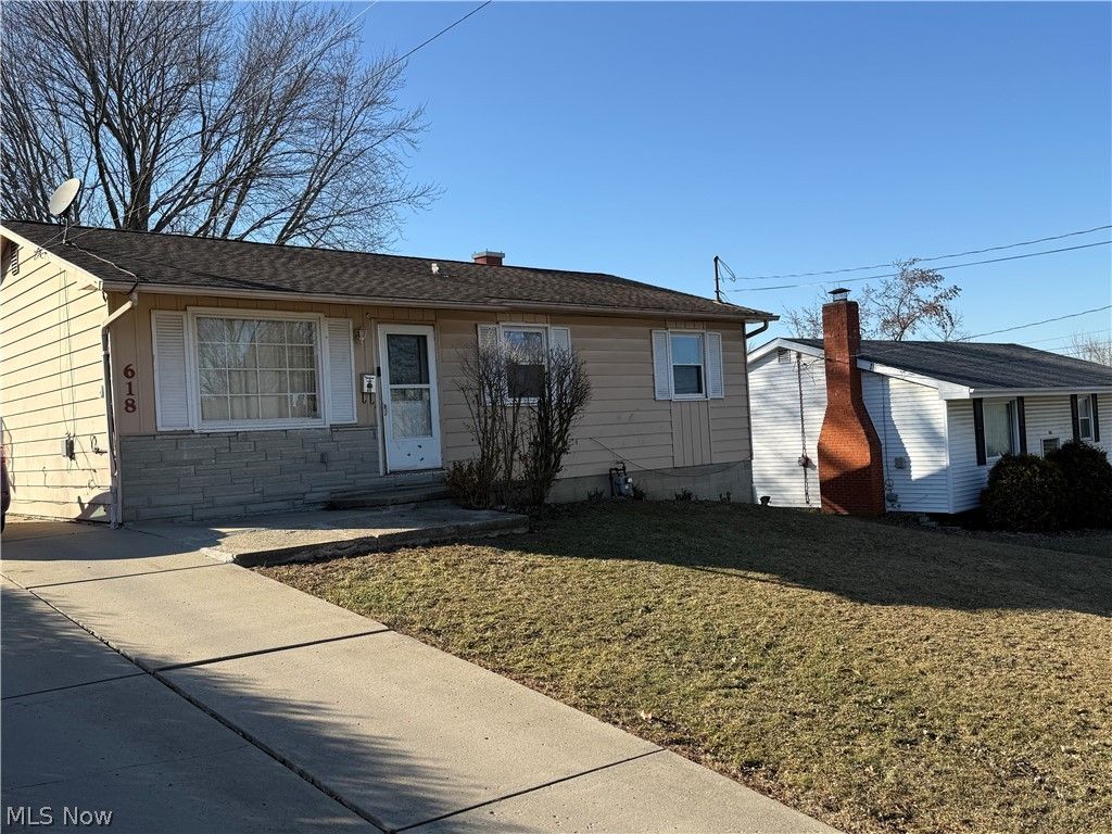 Photo of 618 N Hartford Avenue, Youngstown, OH 44509 (MLS # 5190343)