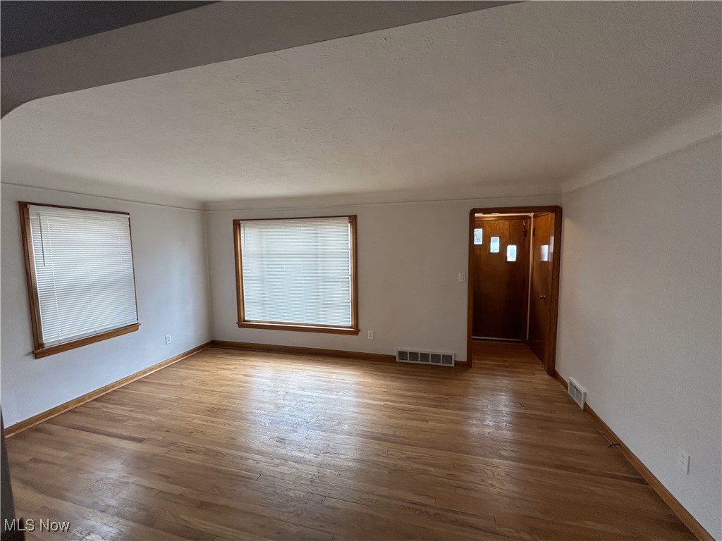 9405 Park Heights Avenue, Garfield Heights, Ohio image 2