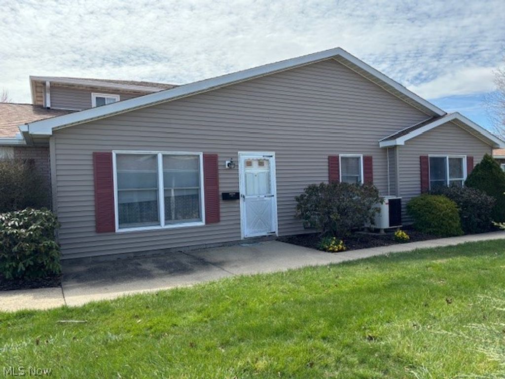 Photo of 930 Canterbury Lane, Salem, OH 44460 (MLS # 5199769)