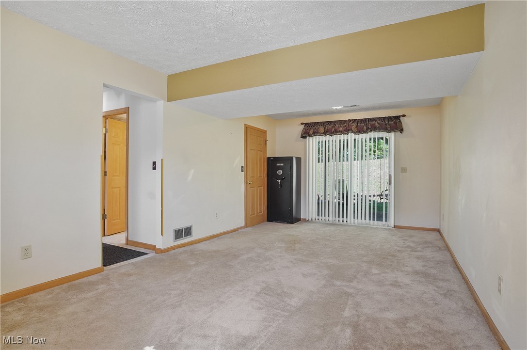 River Rdg Condos - Residential