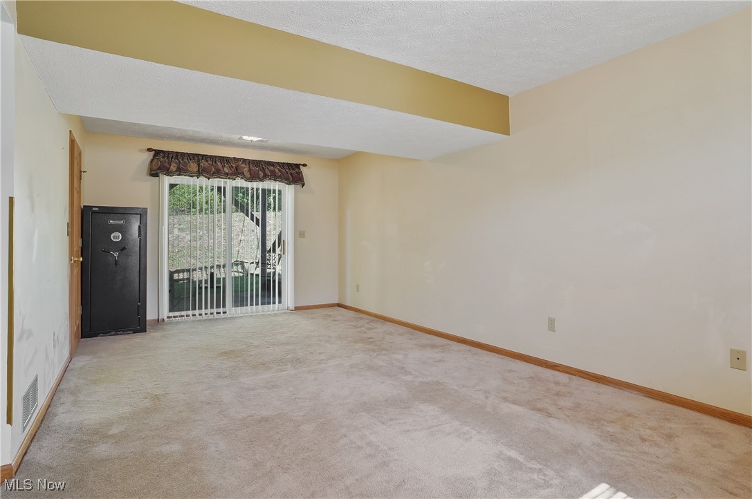 River Rdg Condos - Residential