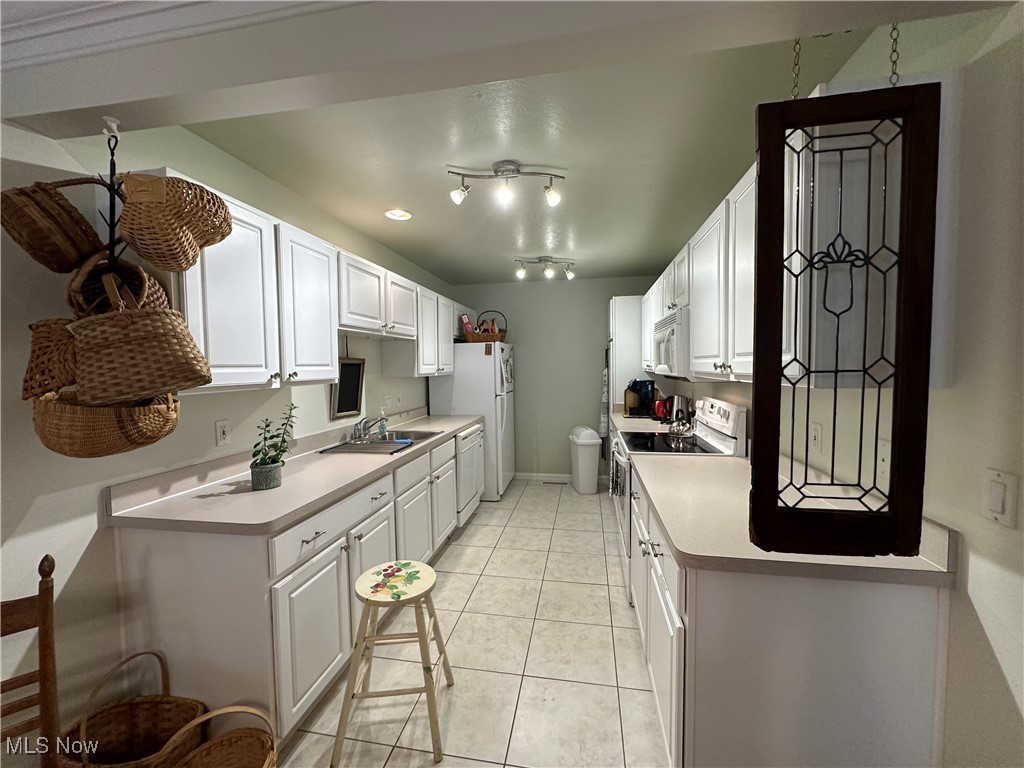 Photo 2 of 14 of 6849 Chapel Lane condo