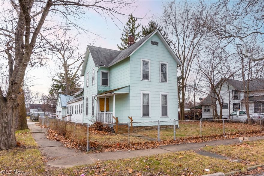 Investor Special. Oversized duplex on a double parcel. Property is being sold as-is. Seller will not make repairs. This is a great opportunity to own a large lot in this location. Furnace was installed in 2015.