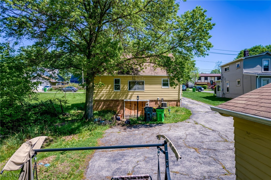 12824 Fruitside Road, Garfield Heights, Ohio image 24