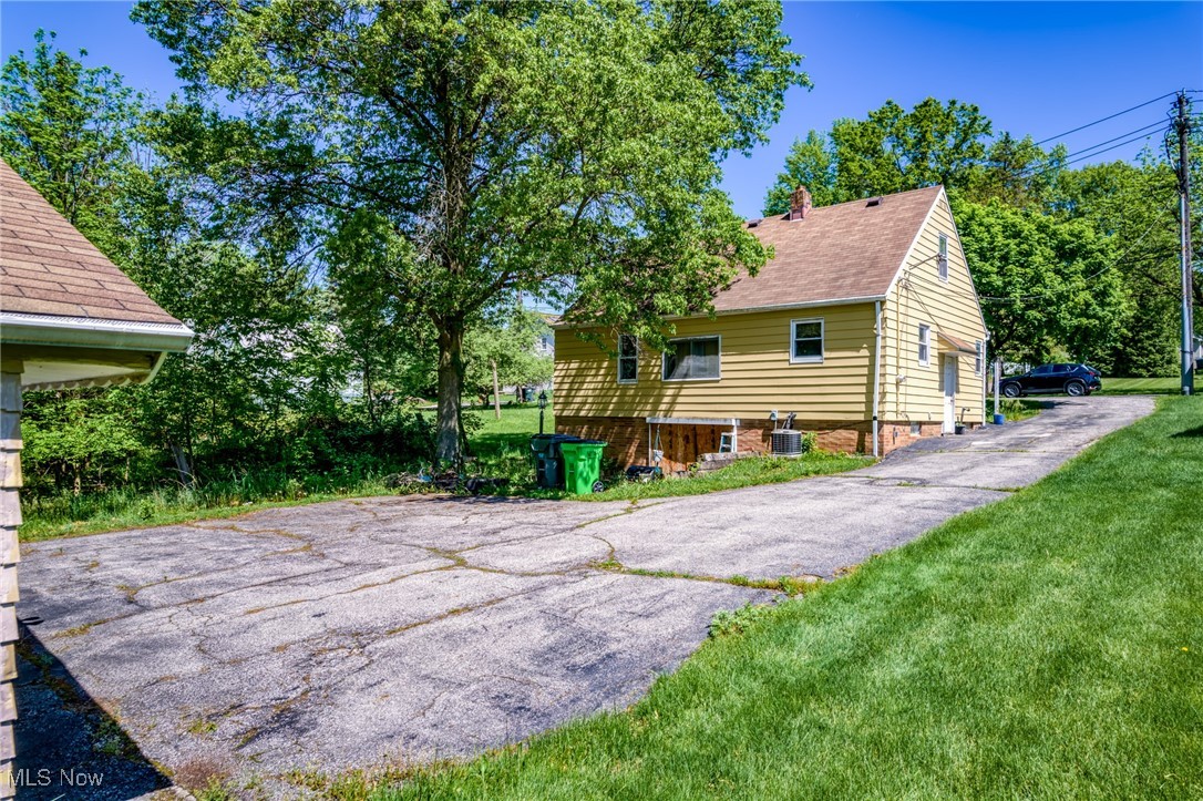 12824 Fruitside Road, Garfield Heights, Ohio image 23