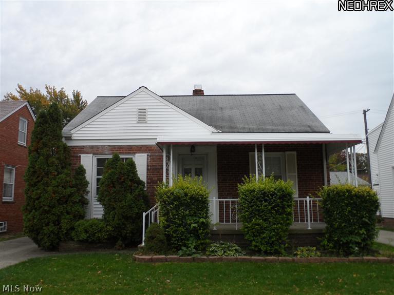 Super cute single family house in Euclid. Easy commute to downtown Cleveland. Large eat-in kitchen and finished basement. This home features neutral colors and covered front porch. No Sec8!