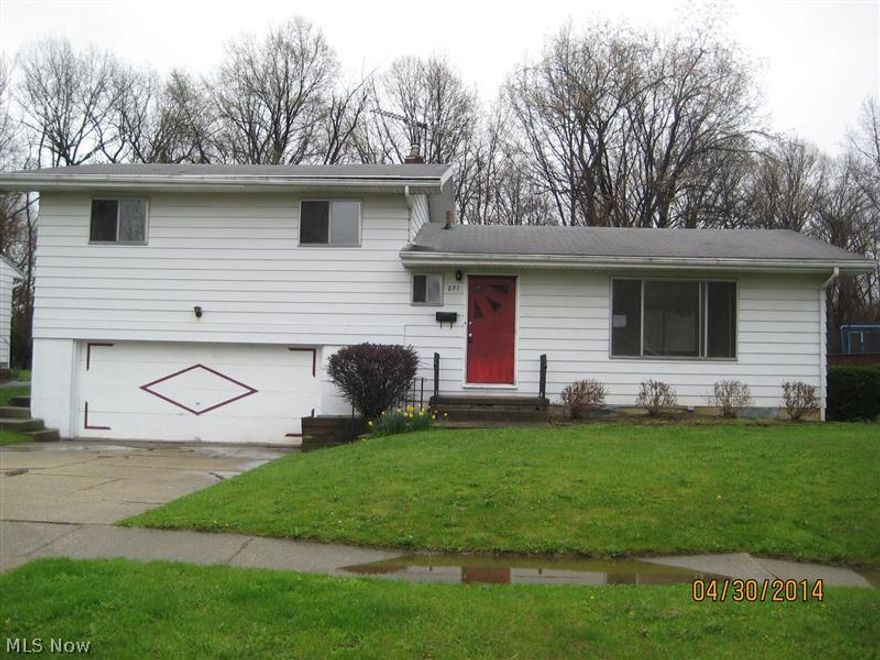 Spacious 3 level split.  Family room with wood burning fireplace and cathedral ceiling.  Patio overlooks the ravine.  Sold "AS IS".  Buyer to verify all information.  Buyer or buyer's agent responsible to check with Building, Zoning, EPA, DEA, Tax Dept or any other requirement for intended use.  Buyer to pay for all inspections.  Earnest money to be a Cashiers check.  Subject to clear title.