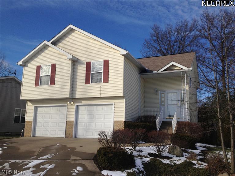 Sunny and bright raised ranch in Munroe Falls for rent! This spacious single family home boasts vaulted ceilings and an open
floor plan. Brand new carpet and kitchen flooring, as well as fresh neutral paint. Fully applianced kitchen with a breakfast bar
opens to the dining area and great room. Spacious master bedroom offers a large walk in closet, full bathroom and sliders out
to the back deck. Good sized second and third bedroom with ample closet space. The finished lower level family room has a
full bathroom, laundry room and sliders out to the fully fenced back yard. 2 car attached garage. Extra storage room in the
lower level. Tucked away at the end of a quiet cul-de-sac. This home has it all!