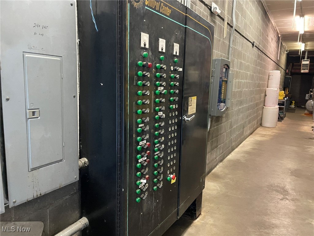 Parkersburg, West Virginia 26101, United States, ,Commercial,Active,44013